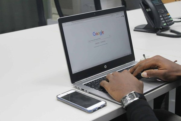 Comment les plateformes de commerce électronique gèrent-elles la sécurité des paiements ?